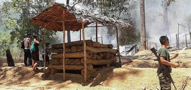 Myanmar’da isyancılar orduya ait karakolu yaktı