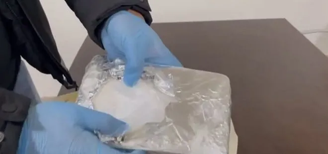 İzmir’de uyuşturucu tacirlerine operasyon: Otogarda 2 kilogram kokain ele geçirildi