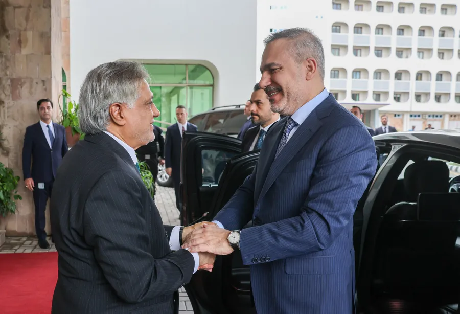 bakan-fidandan-islamabadda-kritik-temaslar-pakistandaki-zirve-abd-israil-iran-savasini-durdurabilecek-mi-1774773677584.jpg Dışişleri Bakanı Fidan, Pakistan Dışişleri Bakanı Dar ile bir araya geldi. (DHA)