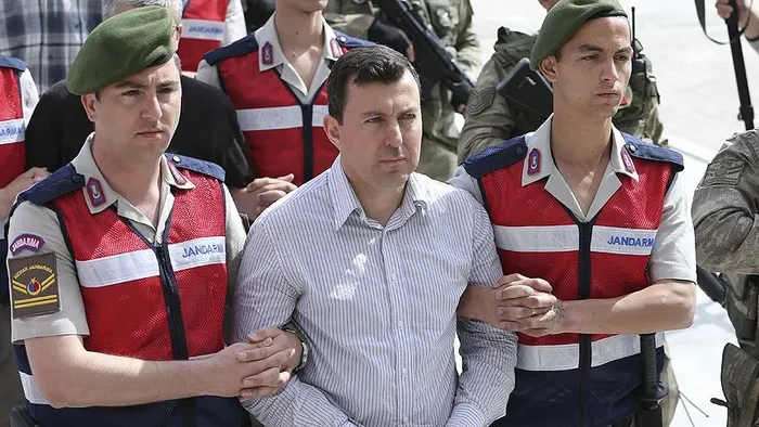 Suikast planının baş faili hain yaver! Odadaki notlardan çıktı...