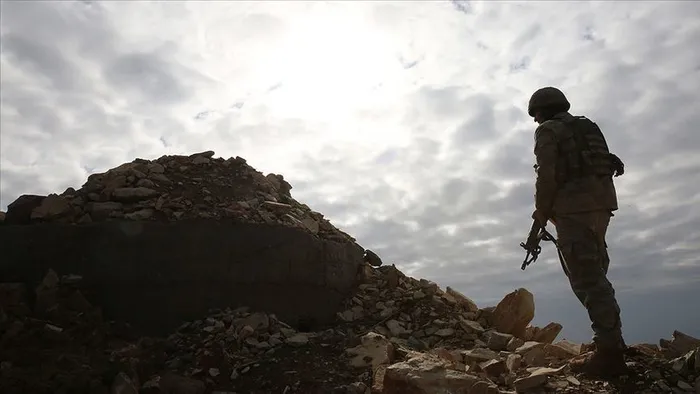 Terör örgütünden kaçış sürüyor! 5 PKK'lı terörist teslim oldu - 1