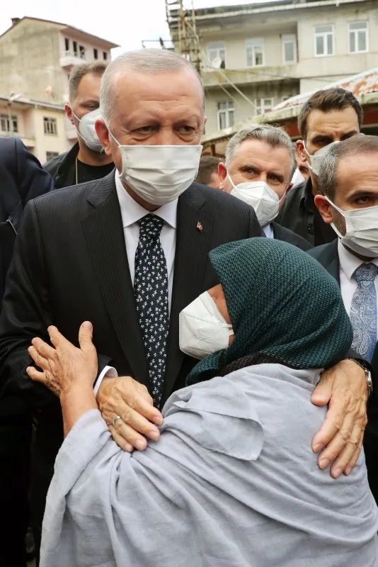 Başkan Recep Tayyip Erdoğan'a Rize'de sevgi seli! Çocuklardan 'Tayyip Dede' sloganları