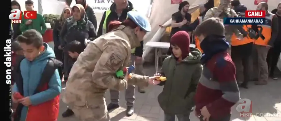 Mehmetçik ile halk el ele! Vatandaş A Haber canlı yayınında böyle seslendi: Allah devletimize zeval vermesin! Devletimiz güçlüdür 8