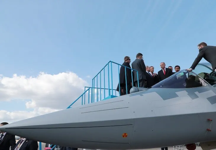Başkan Erdoğan ve Putin SU-57’nin başında incelemelerde bulundu