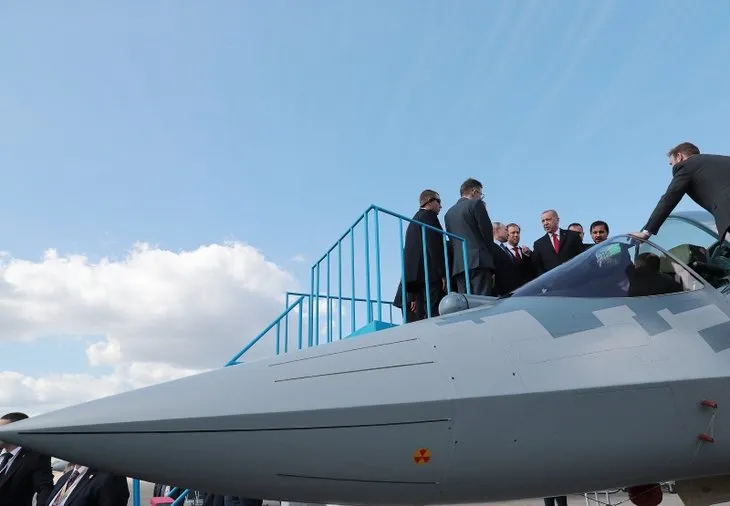 Başkan Erdoğan ve Putin SU-57'nin başında incelemelerde bulundu