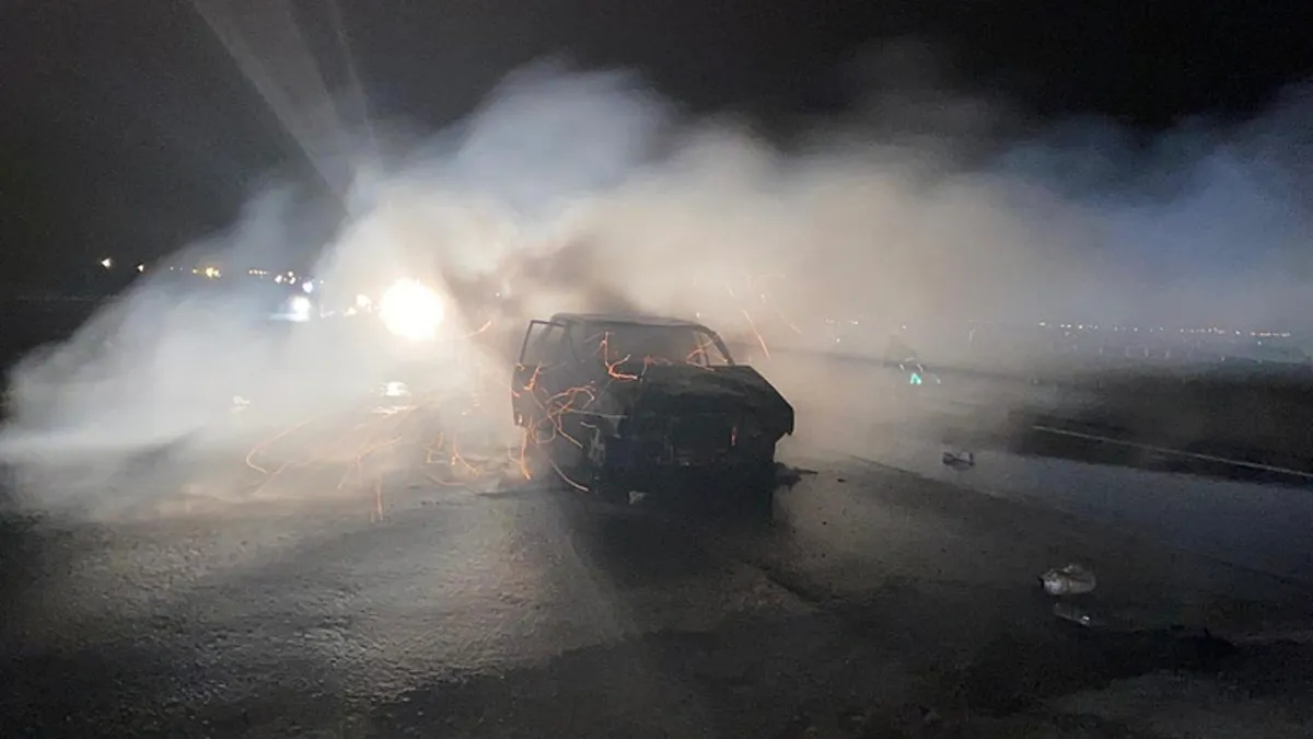 Seyir halindeki araç cayır cayır yandı