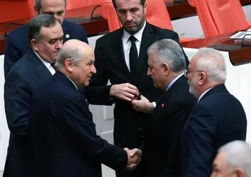 Meclis’te sürpriz Yıldırım - Bahçeli görüşmesi