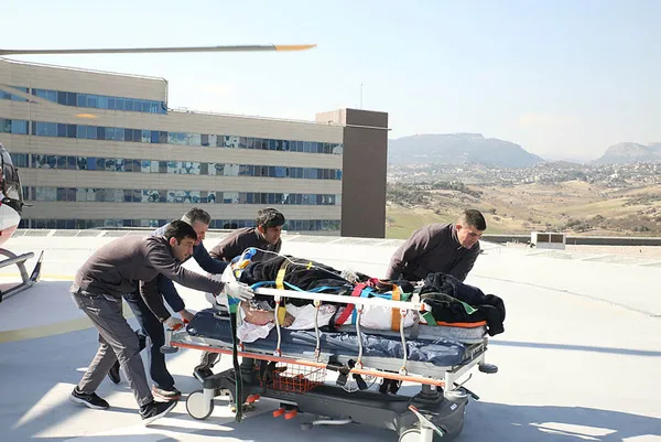 mi-17-tipi-helikopterler-depremlerde-yaralanan-444-kisiyi-tasidi-1676531451086.jpg Jandarmanın Mi-17 tipi helikopterleri Kahramanmaraş merkezli depremde yaralanan 444 kişiyi taşıdı - 2