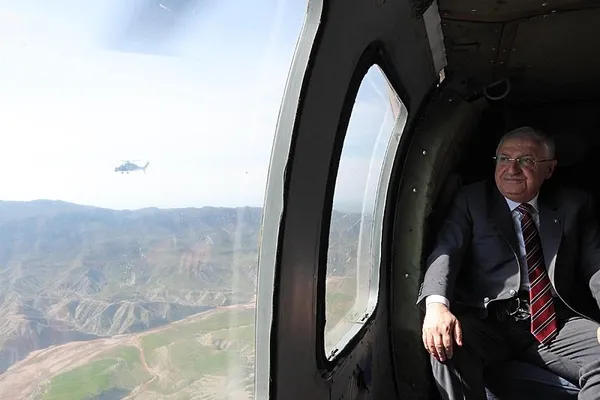 bakan-yasar-guler-sifir-noktasinda-sinir-otesi-operasyonlarda-son-durum-ne-1710327436656.jpeg Bakan Yaşar Güler sıfır noktasında! Sınır ötesi operasyonlarda son durum ne? - 1