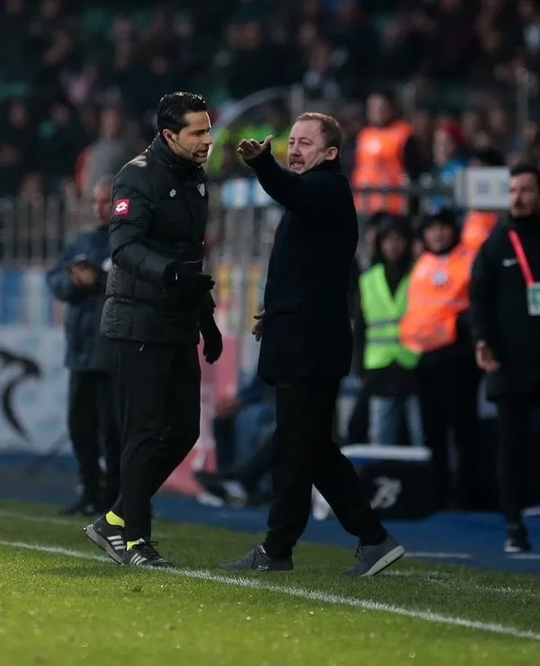 Sergen Yalçın sinirden küplere bindi! İşte o anlar - 1