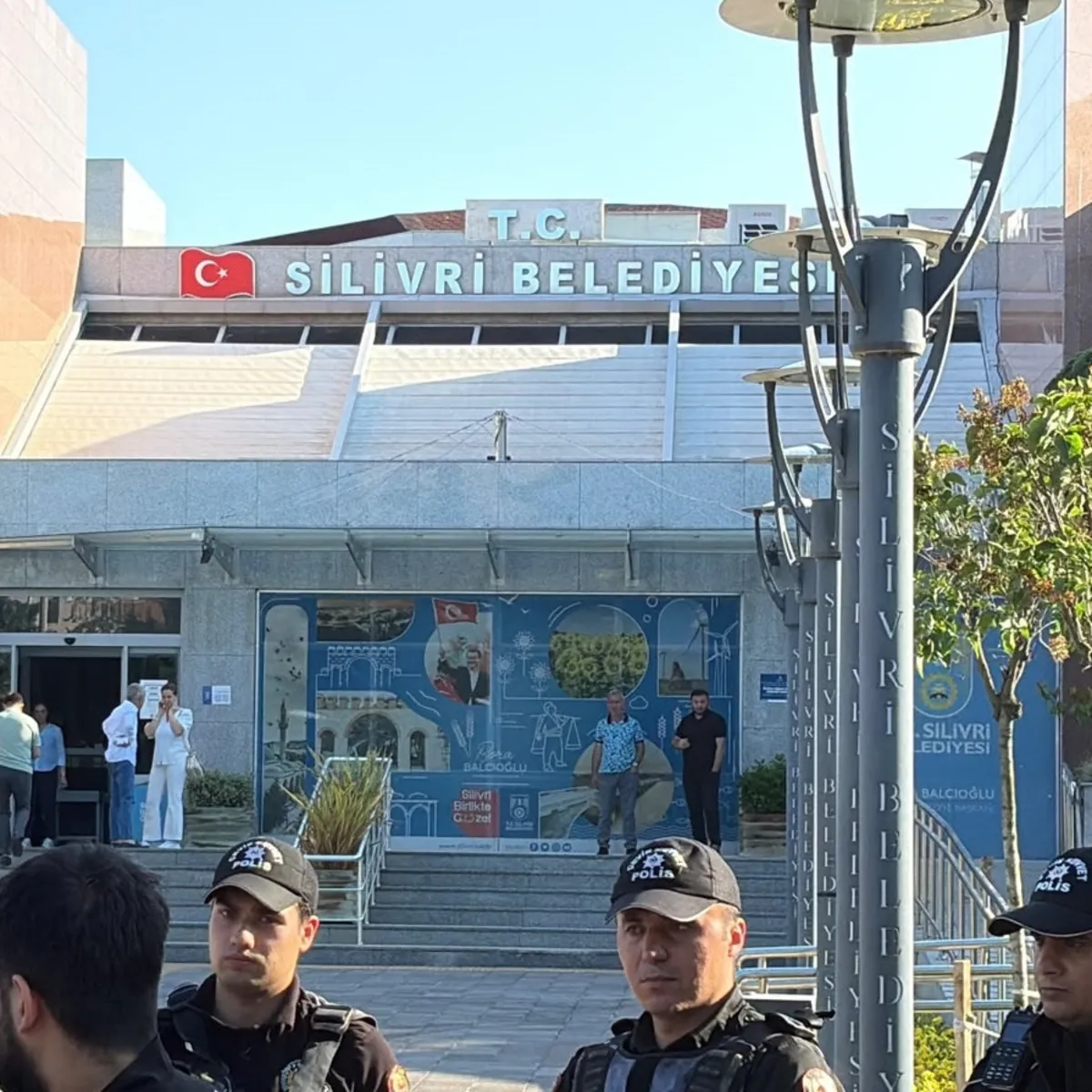Silivri Belediyesi'ne yönelik 'yolsuzluk' soruşturmasında 17 şüpheli adliyeye sevk edildi