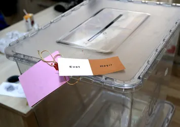 İngiltere'de Türk seçmenler sandık başında