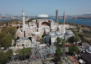 Ayasofya ve Sultanahmet'te cuma yoğunluğu! Camiler doldu taştı