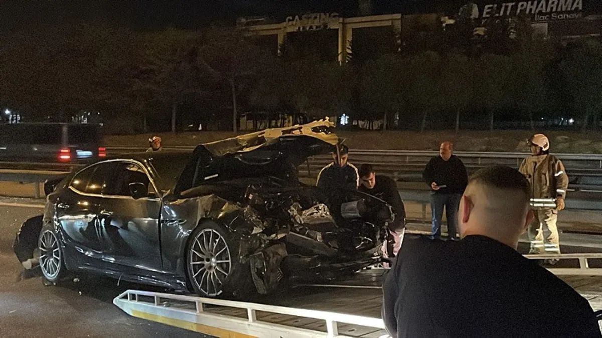 Önündeki otomobile çarpıp kaçtı: İstanbul'daki kazada 1 yaralı