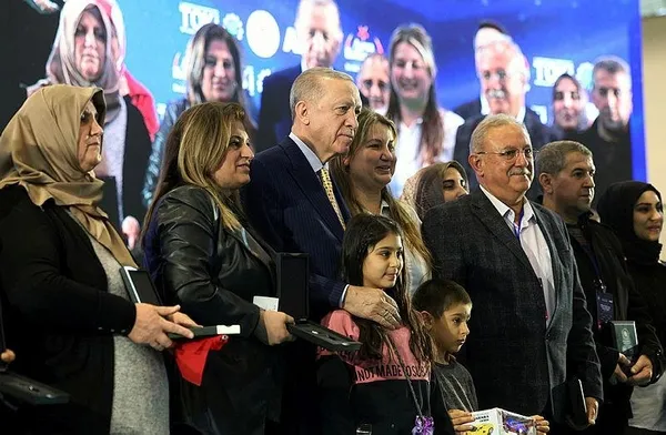 anahtarlar-bizzat-baskan-erdoganin-elinden-deprem-konutlari-hak-sahiplerine-teslim-edildi-hataya-2-yeni-hastan-1706976403835.jpeg