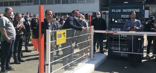 Fransa’da Renault çalışanları fabrikada yöneticilerini rehin aldı