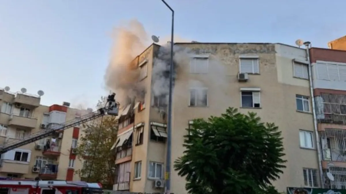 Antalya'da apartman yangını paniği: Alevler söndürüldü