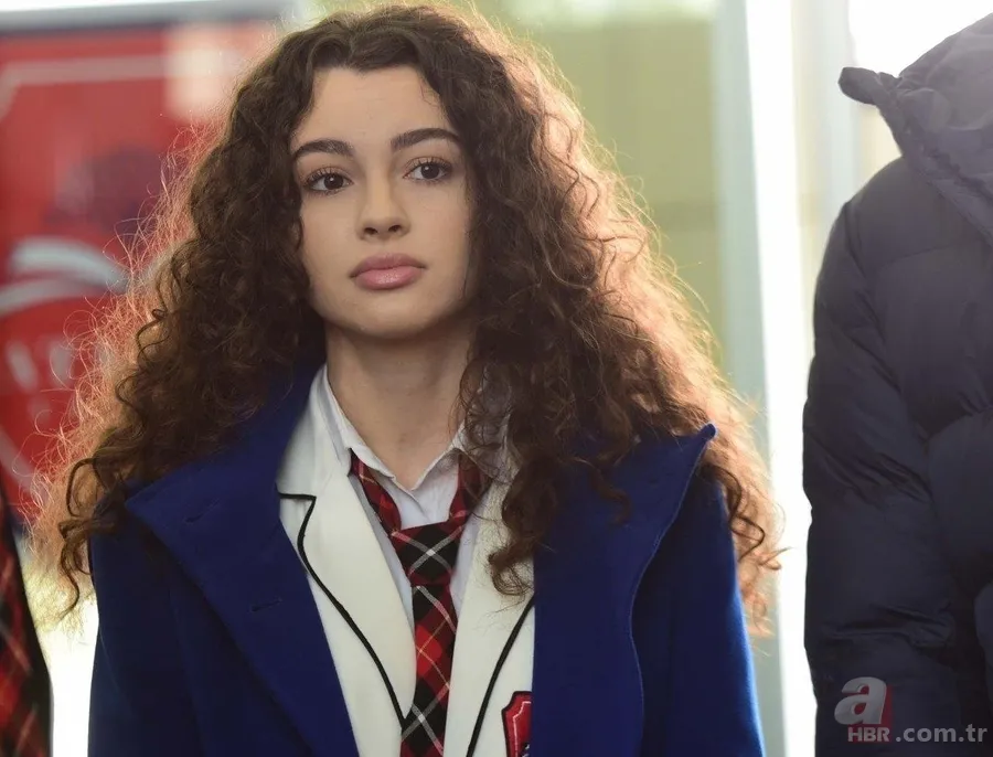 Bir Gece Masalı'nın yıldızı Su Burcu Yazgı Coşkun bakın kimin kızıymış! 2