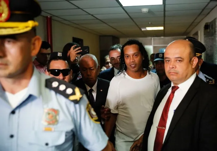 Ronaldinho tutuklandı!