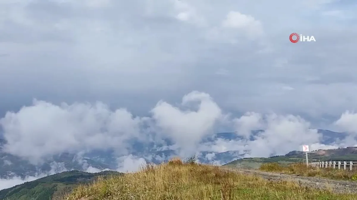 Posof ilçesini sis bulutu kapladı
