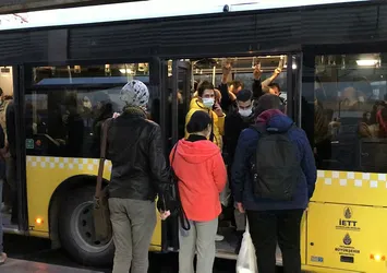 İstanbul'da metrobüs rezaleti! Akşam yoğunluğu halkı korkuttu