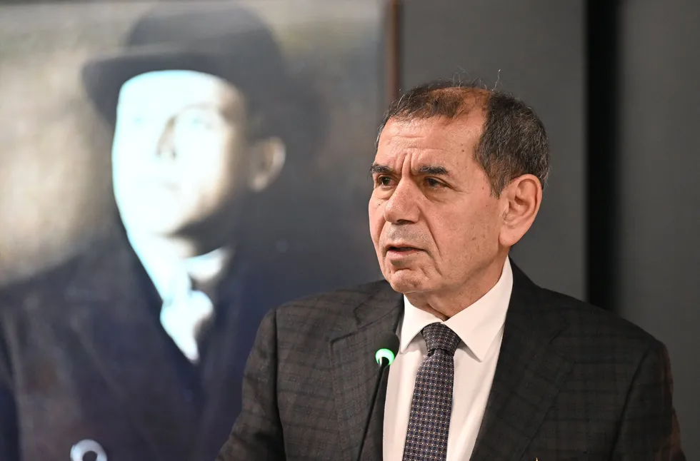 dursun-ozbek-galatasarayin-transfer-donemi-hakkinda-konustu-transferlerin-gecikme-sebebi-1789568063716.jpg Galatasaray Başkanı Dursun Özbek transferlerin neden geciktiğini açıkladı ve mali planlamaya dikkat çekti - 3