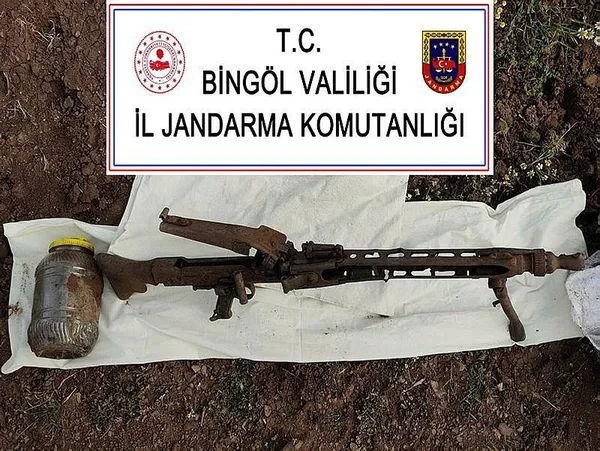 bingolde-teror-operasyonunda-patlayici-ve-silah-bulundu-1685052862435.jpg Bingöl'de terör operasyonunda patlayıcı ve silah bulundu - 1