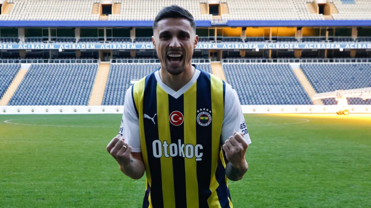 Fenerbahçe'de ayrılık: Rade Krunic Kızılyıldız'a transfer oldu