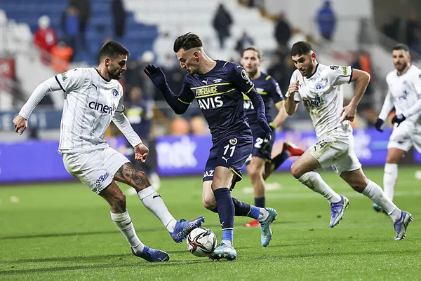 Kasımpaşa: 1 - Fenerbahçe: 2 MAÇ SONUCU | Kanarya son nefeste kazandı