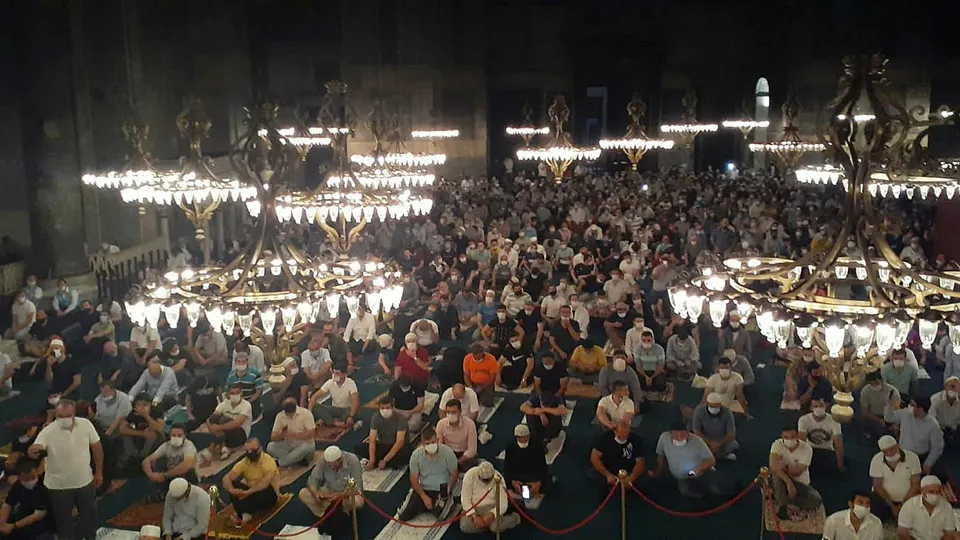 Ayasofya Camii'nde 86 yıl sonra sabah namazı coşkusu!