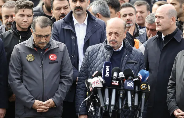 bartindaki-maden-faciasinda-aciklama-yapan-bakan-donmez-gozyaslarini-tutamadi-3-hafta-once-helallestik-ama-1665827065706.jpg Bartın’daki maden faciasında açıklama yapan Bakan Dönmez gözyaşlarını tutamadı! "3 hafta önce helalleştik ama..." - 5