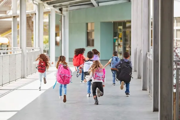 2023 - 2024 Okullar ne zaman kapanacak? İlkokul, ortaokul, lise öğrencilerinin bu yıl ki tüm tatil günleri belli oldu!