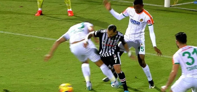Beşiktaş'ı çıldırtan penaltı pozisyonu!
