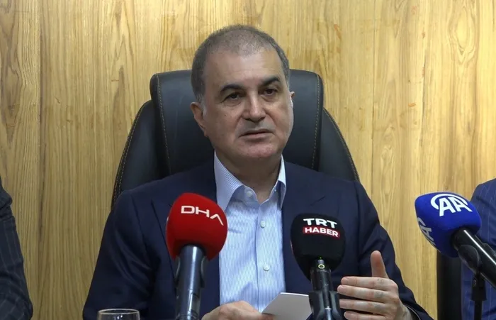 ak-parti-sozcusu-omer-celikten-deprem-bolgesi-aciklamasi-yaralari-sarmaya-devam-ediyoruz-1769980851139.jpg AK Parti Sözcüsü Ömer Çelik'ten deprem bölgesi açıklaması: Yaraları sarmaya devam ediyoruz - 2