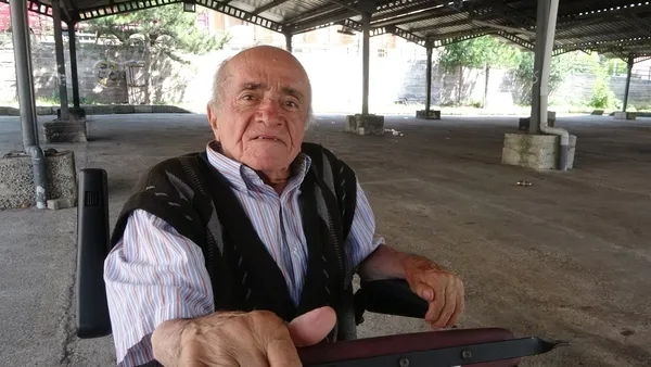 kastamonuda-akilalmaz-olay-kadinlarin-kavgasinda-sebze-ve-meyveler-havada-ucustu-1661607585027.jpg Kastamonu’da akılalmaz olay! Kadınların kavgasında sebze ve meyveler havada uçuştu - 4