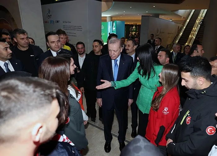 baskan-erdogan-cop-cukur-ve-camuru-biz-hallettik-1771593661807.jpeg Başkan Erdoğan: Çöp çukur ve çamuru biz hallettik - 3