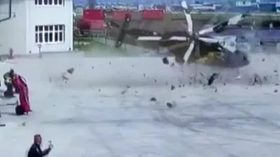 Helikopter havalanırken kaza yaptı