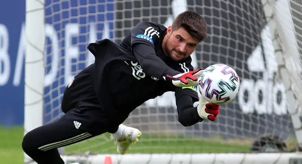 Beşiktaş’ta transfer hareketliliği! Ersin Destanoğlu Fransa’ya Mert Günok Beşiktaş’a