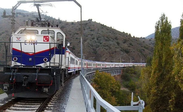 tcdd-kura-ile-isci-alimi-basladi-iskur-uzerinden-basvuru-sartlari-acikladi-iste-kadro-ve-detaylari-1701673829331.jpg TCDD kura ile işçi alımı başladı! İŞKUR üzerinden başvuru şartları açıkladı! İşte kadro ve detayları… - 3