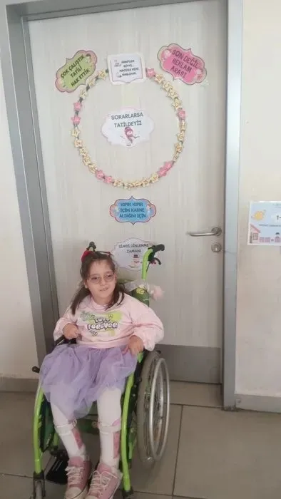 1745665070765.jpeg Engelli çocuğa 23 Nisan’ı bile çok gördüler