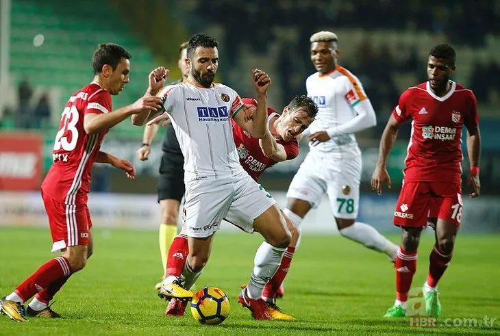 Eljif Elmas’a nazar değdi!