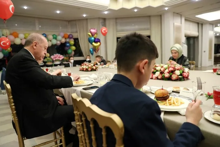 Başkan Erdoğan 23 Nisan Ulusal Egemenlik ve Çocuk Bayramı'nda çocuklarla iftarda buluştu