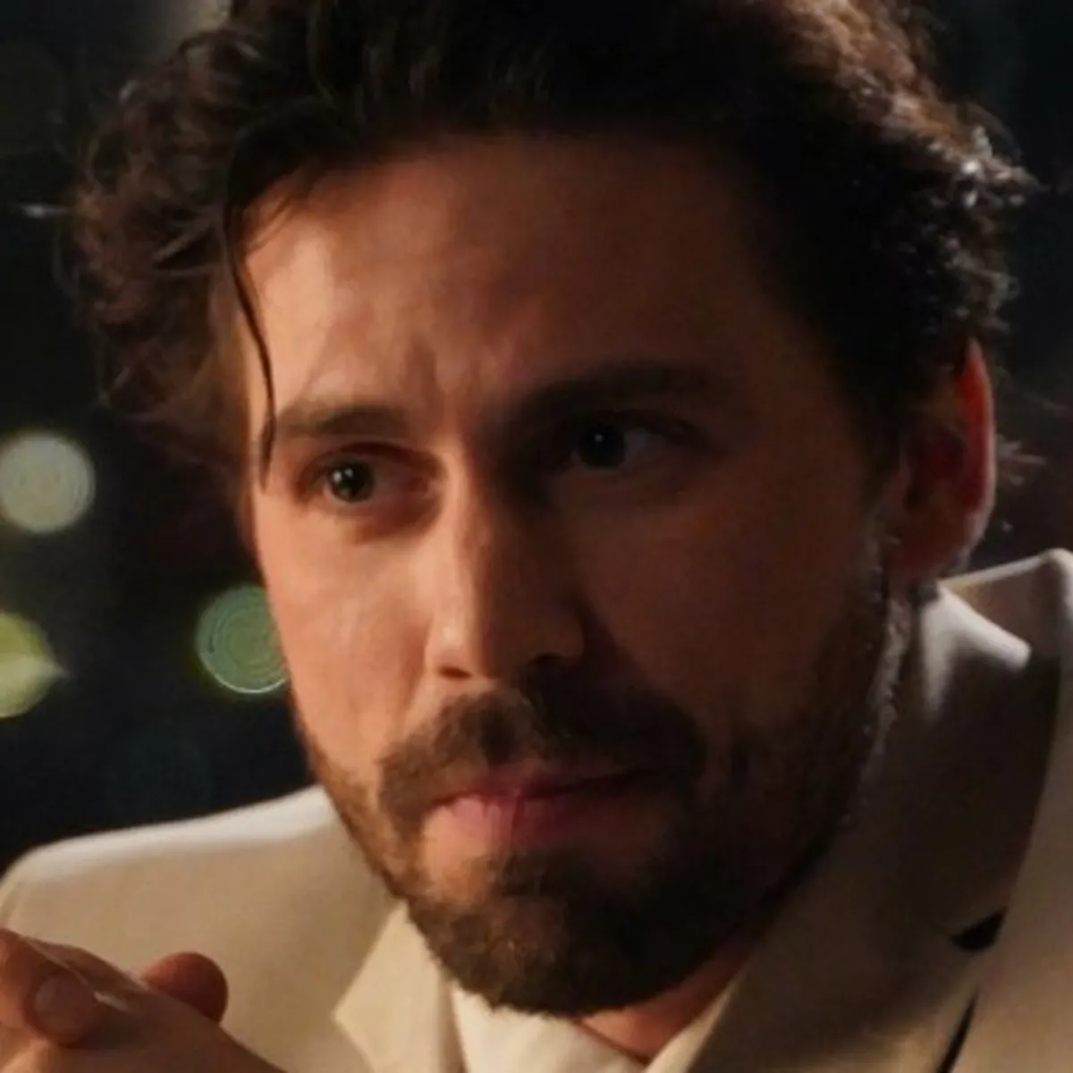 Aşkın en tehlikeli hali: Aynı Yağmur Altında'nın Koray'ı izleyiciyi ikiye bölecek