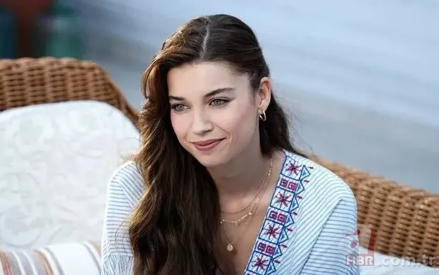 Yalı Çapkını Seyran ünlü olmadan önce bambaşkaymış! Estetikli diyenler haklı çıktı! İşte Afra Saraçoğlu'nun eski hali... 3