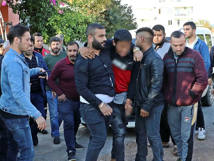 1575477941894.jpg Antalya'da polislerden kaçan otomobil hırsızı evine saklandı - 1