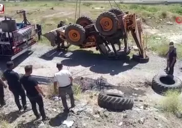 Bitlis’te iş makinesi kaza yaptı: 1 yaralı
