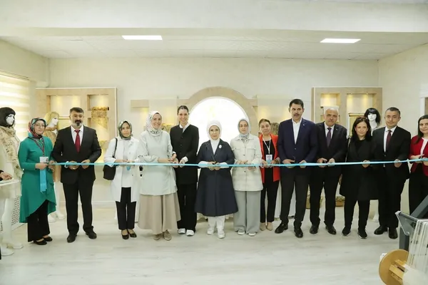 Emine Erdoğan Kızılcahamam'da Halk Eğitim Merkezini ziyaret etti - 2