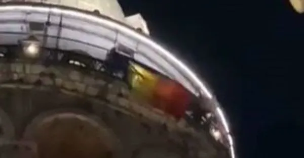 1687788379150.jpeg Galata Kulesi'ne LGBT paçavrası astılar! O sapkınlar hakkında suç duyurusunda bulunuldu - 1
