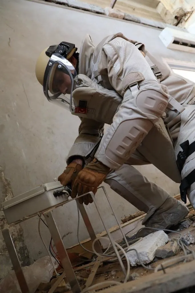 Milli Savunma Bakanlığı Libya’dan ilk kez fotoğraf paylaştı! Hafter milislerinin döşediği mayınlar temizleniyor