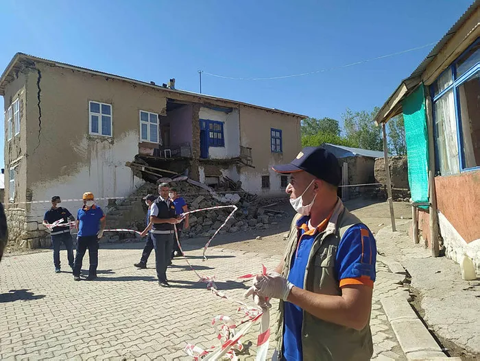 Son dakika: Van’da 5.4 büyüklüğünde deprem! Can kaybı var mı? Vali açıkladı